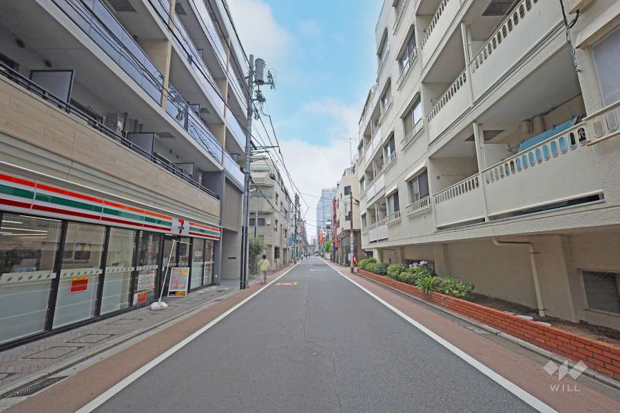 敷地東側の前面道路