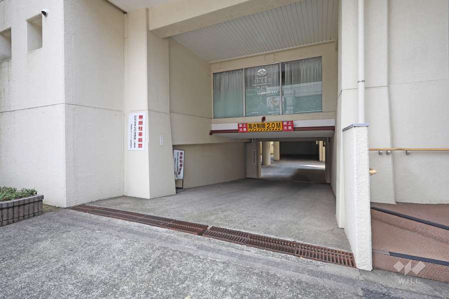 駐車場の出入り口　