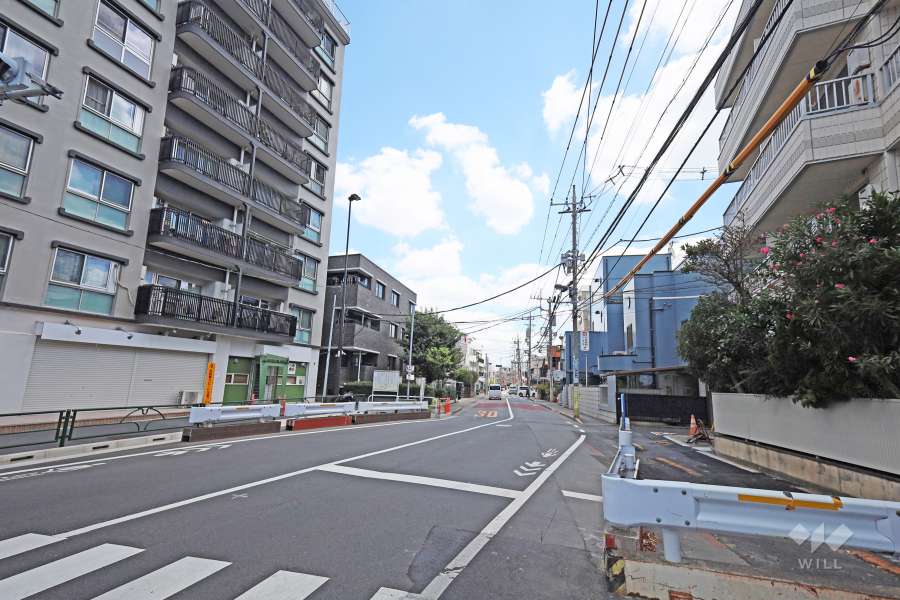 敷地南側の前面道路