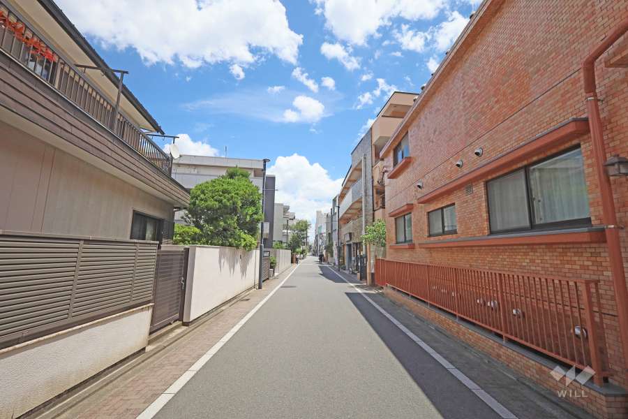 敷地北東側の前面道路