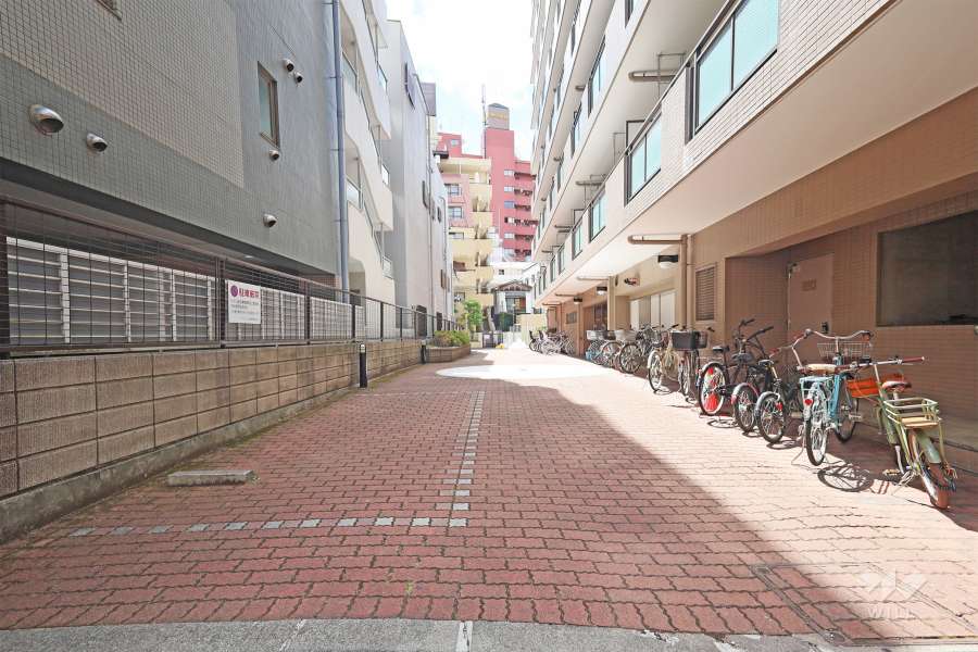 敷地入り口