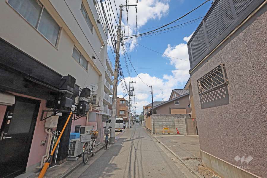 敷地東側の前面道路