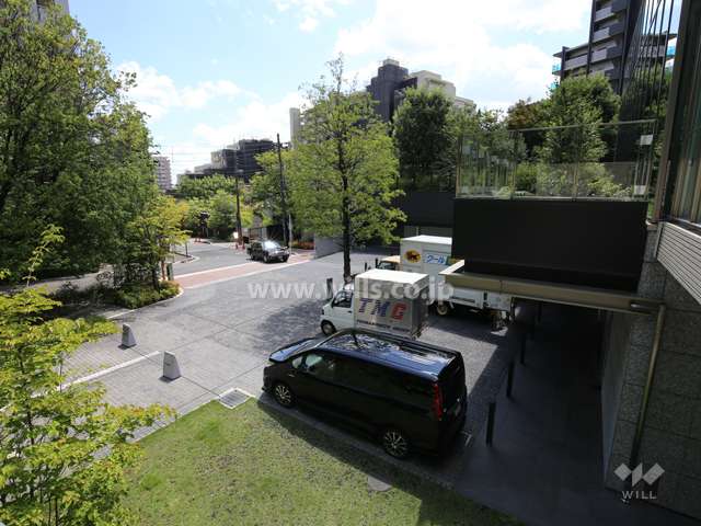 エントランス前の車寄せスペース