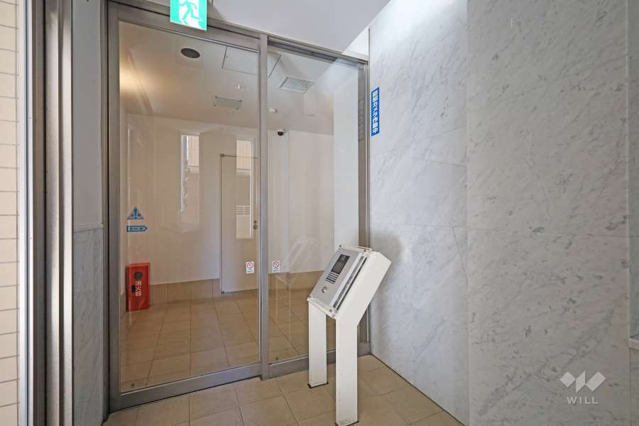 エントランスはオートロック付きです。