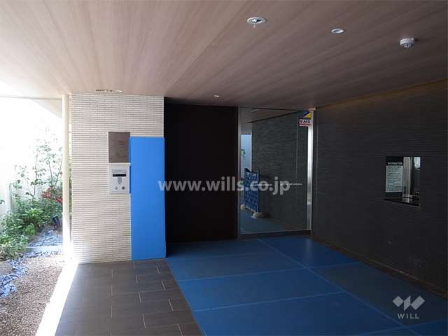 エントランスはオートロック付きです。