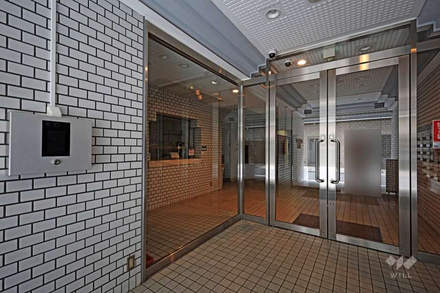 エントランスはオートロック付きです。