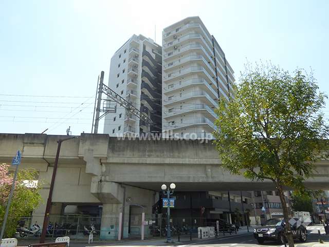 エステムコート川西能勢口の外観（北側から）