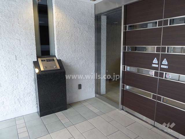 エントランスはオートロック付きです。