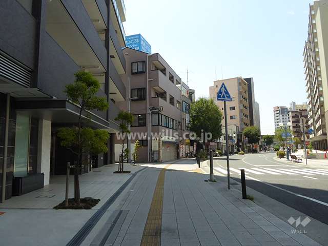 敷地西側の前面道路