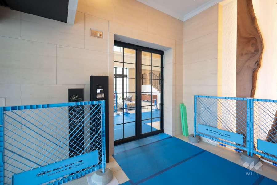 エントランスはオートロック付きです。