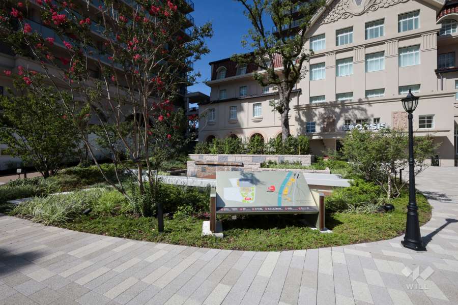 宝塚ホテル時代のクスノキ（既存木）をいかした『はぐぐみの庭』