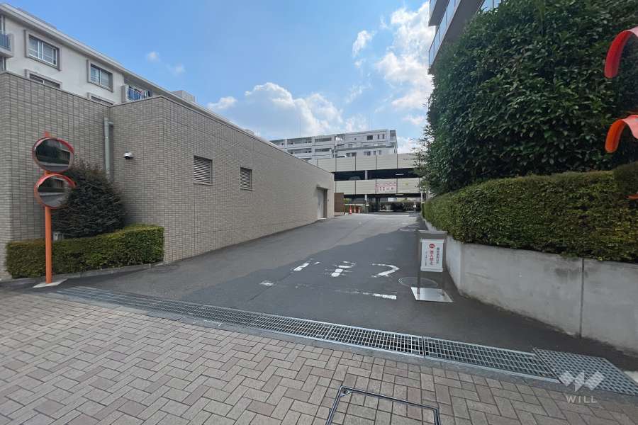 駐車場の出入り口