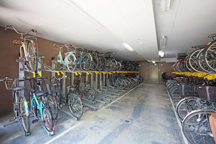 屋内に設けられた駐輪場