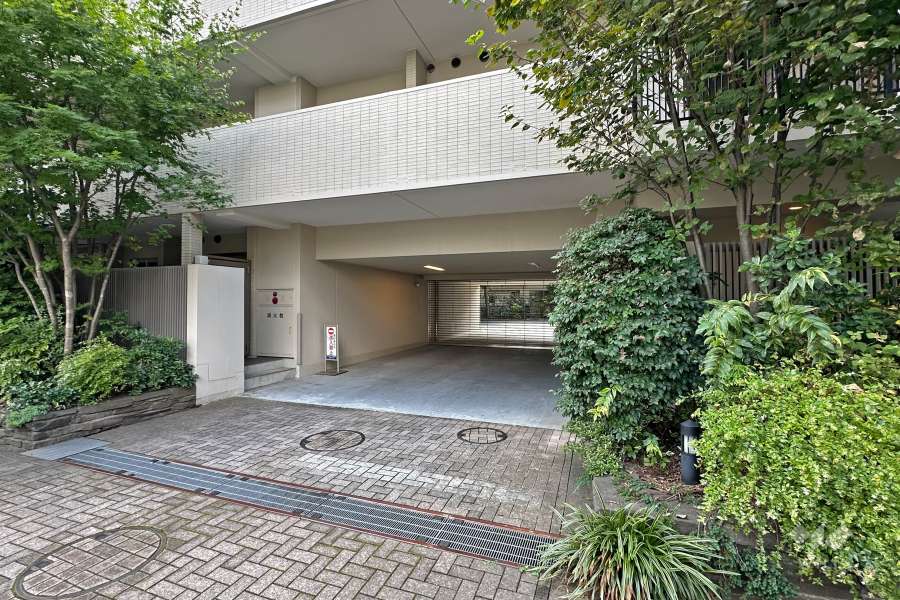 駐車場出入口（リングシャッター付き）