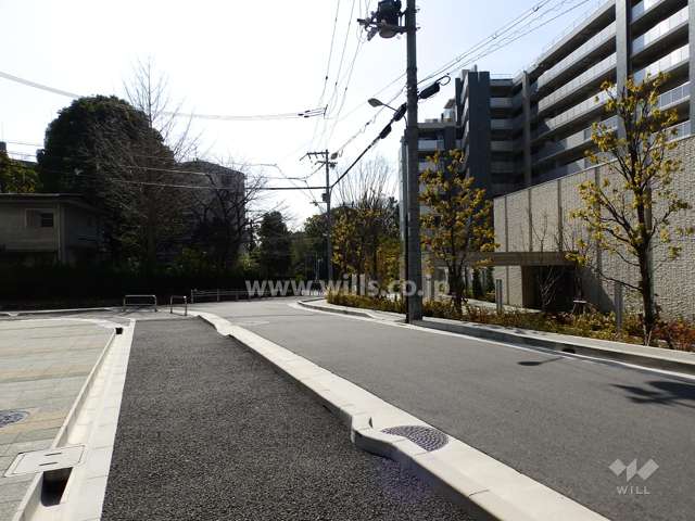 敷地東側の前面道路