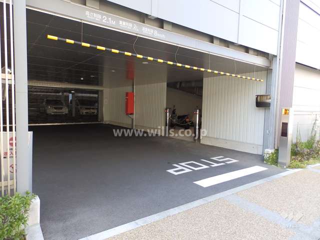 敷地内駐車場入口