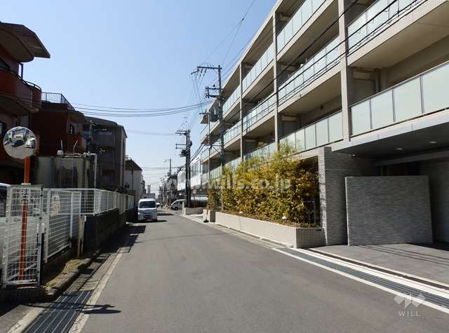 敷地南側の前面道路