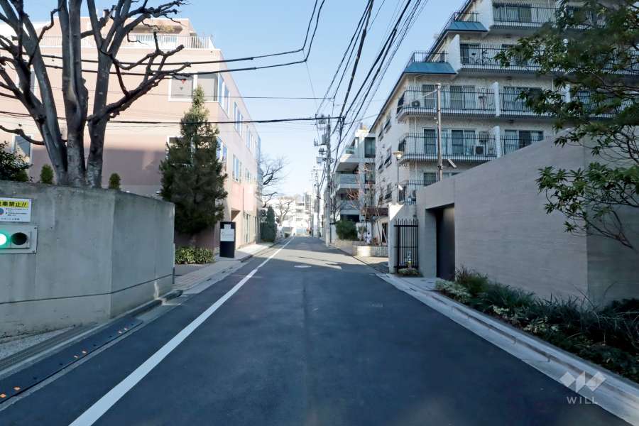 敷地北西側の前面道路