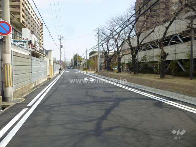 敷地北側の前面道路