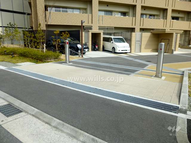 駐車場出入り口（ロボットゲート付き）