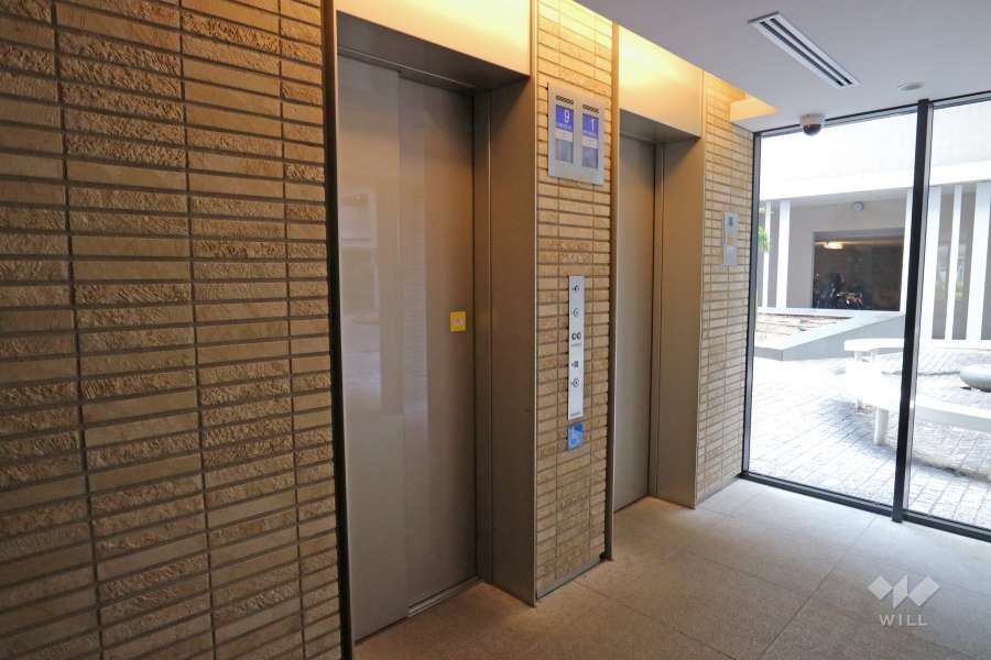 エレベーター2基（カメラ付きです）