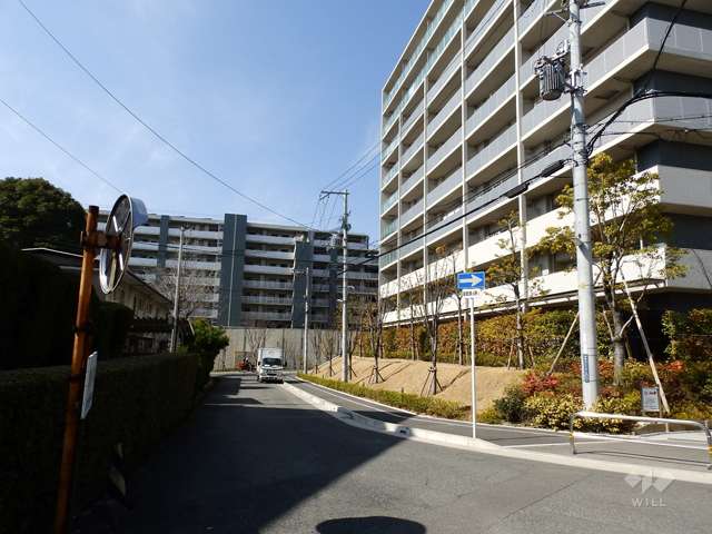 敷地南側の前面道路