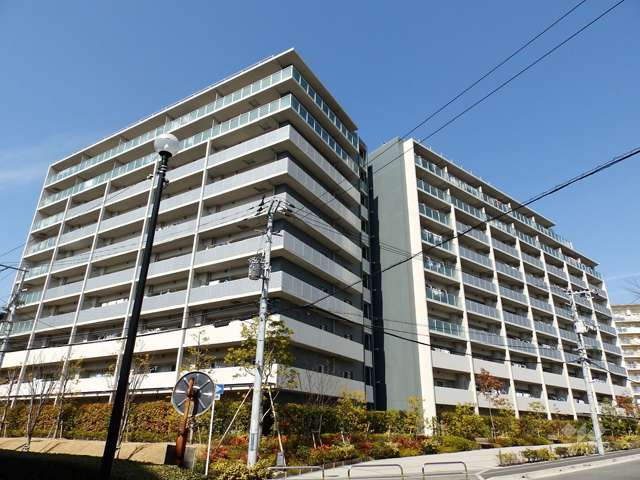 プレミスト南千里津雲台パークブリーゼの外観(南東側から)