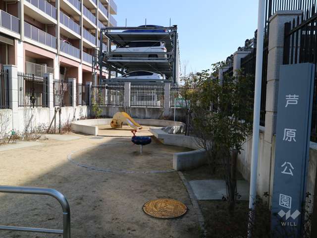 敷地西側の前面道路