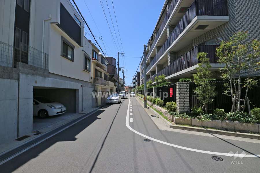 敷地東側の前面道路