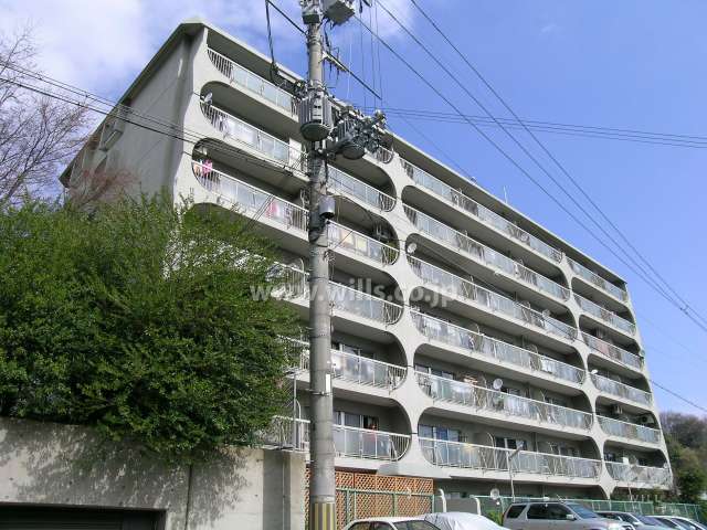 4/2 2-2番　ゆうと様　17台中の3台 阪急逆瀬台アヴェルデ2番館／兵庫県宝塚市の中古マンション