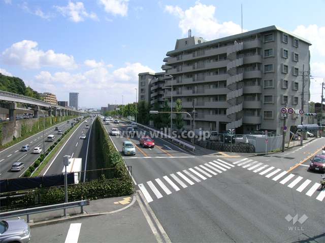 外観（北西側から）敷地北側には中央環状線が走っています。