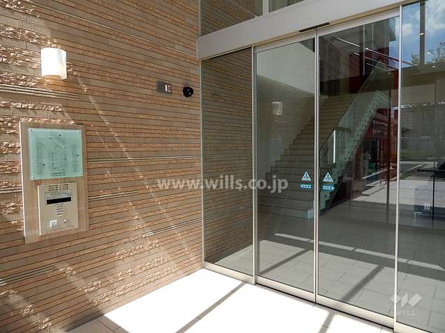 エントランスはオートロック付きです。