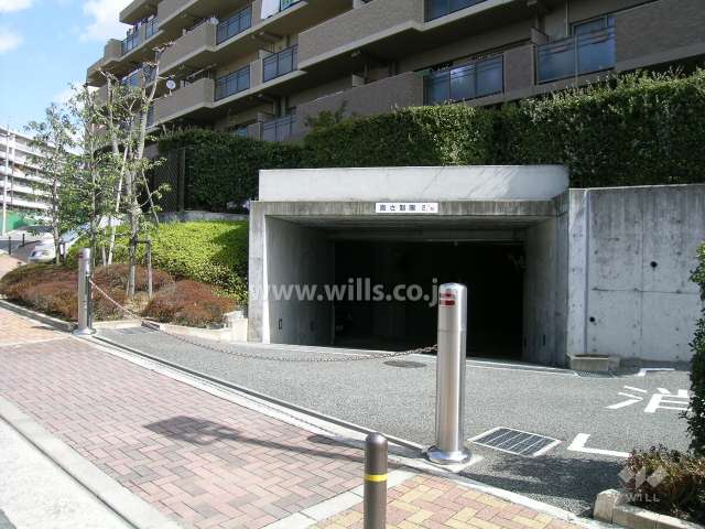 駐車場入口（ロボットゲート付き）