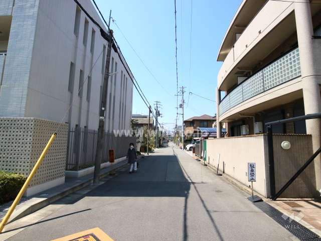 敷地北側の前面道路