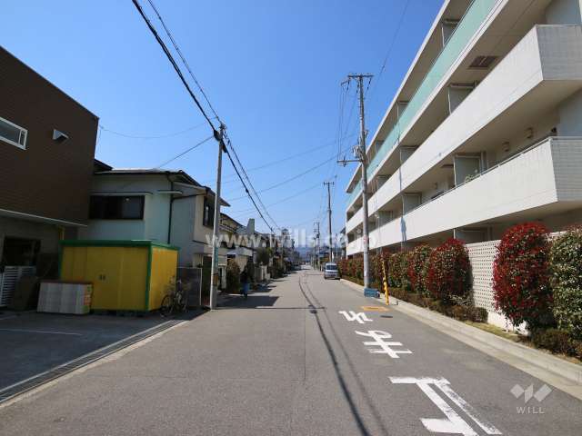 敷地南側の前面道路