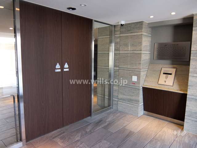 エントランスはオートロック付きです。