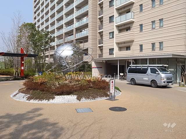 エントランス前のロータリー（車寄せ）