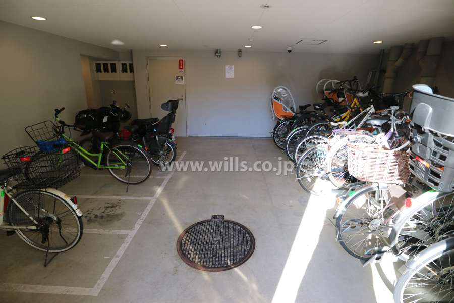 駐輪場とバイク置場