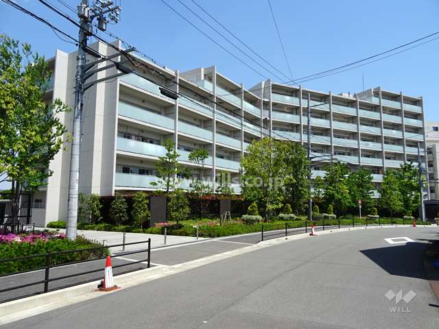 ローレルコート千里青山台ブライト館の外観（北西側から）