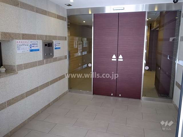 エントランスはオートロック付きです。