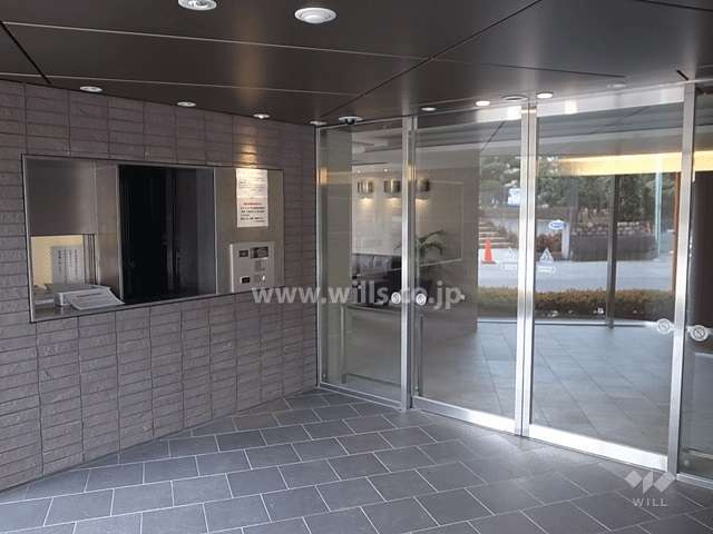 エントランスはオートロック付きです。