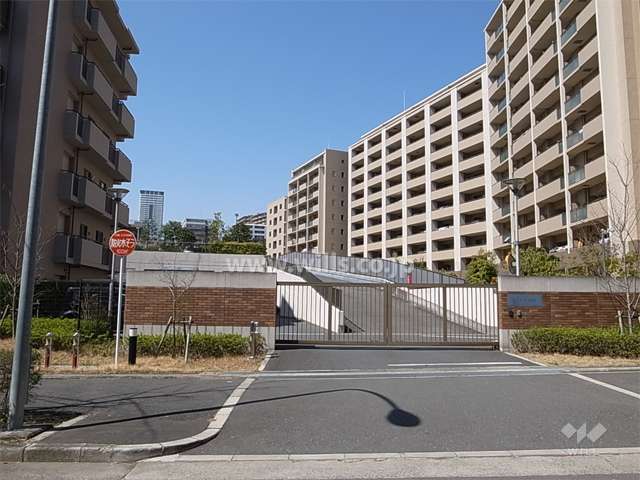 グランドメゾン千里中央東丘（南東側から）