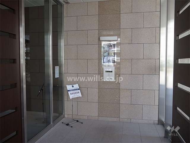 エントランスはオートロック付きです。