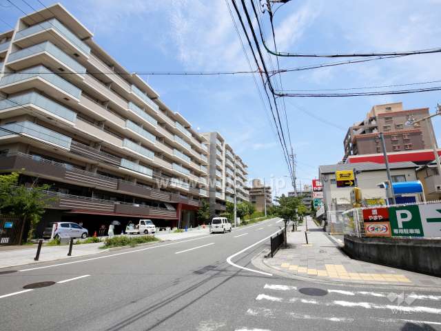 敷地南側の前面道路