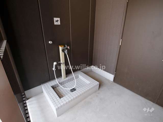 エントランス横にあるペット足洗い場