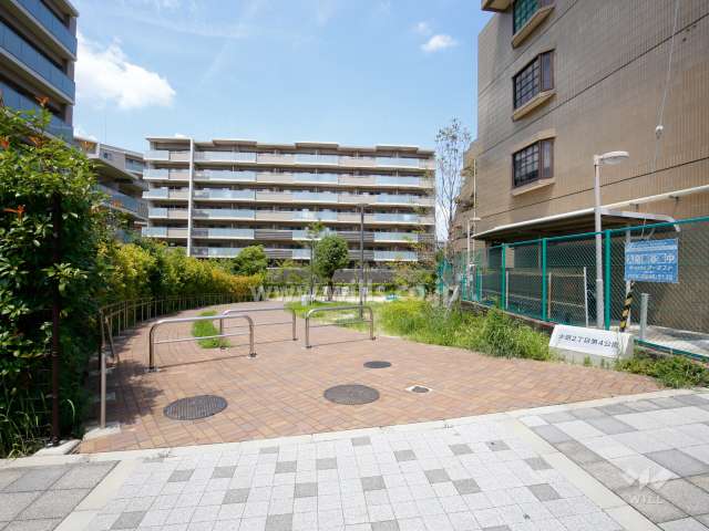 敷地東側には公園があります。