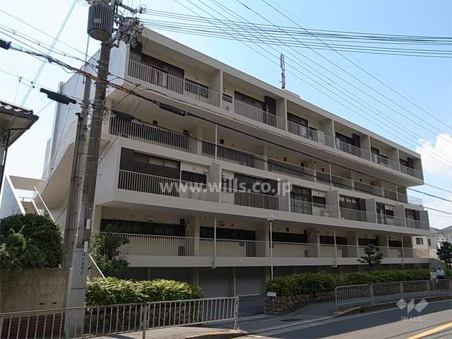 マンション五月丘の外観（北東側から）