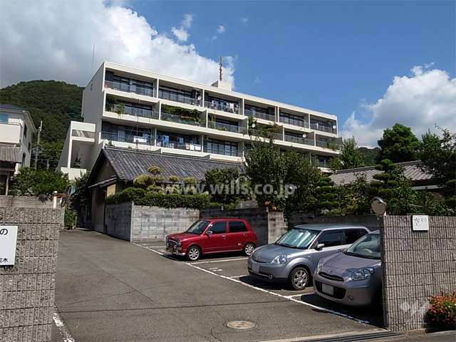 敷地の南側は一戸建てが立ち並ぶ住宅地です。