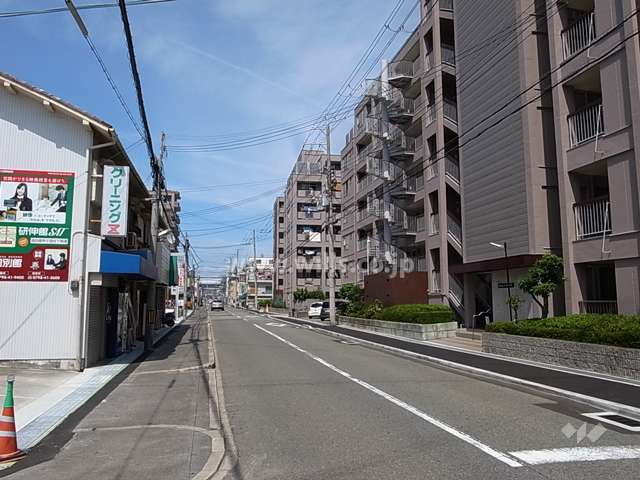 敷地の西側前面道路
