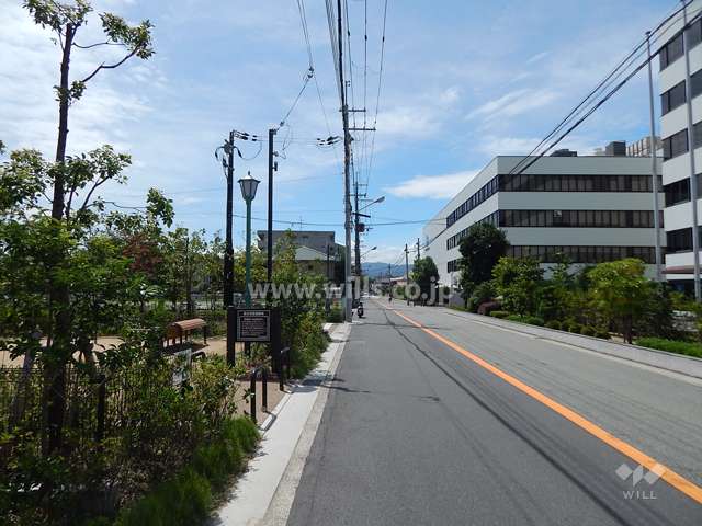 敷地北側の前面道路